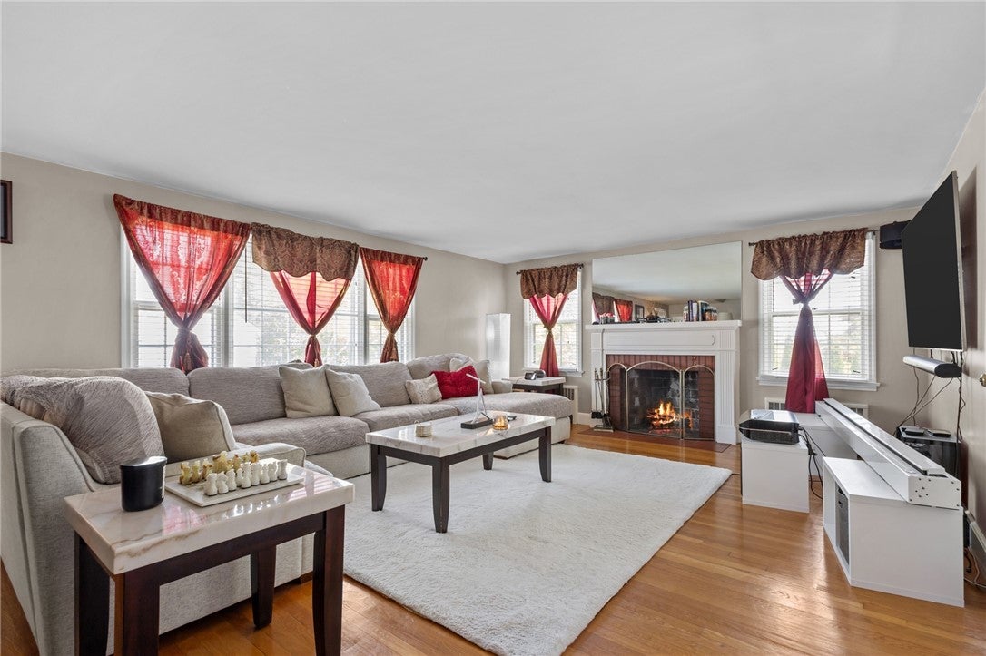74 Youngs Avenue