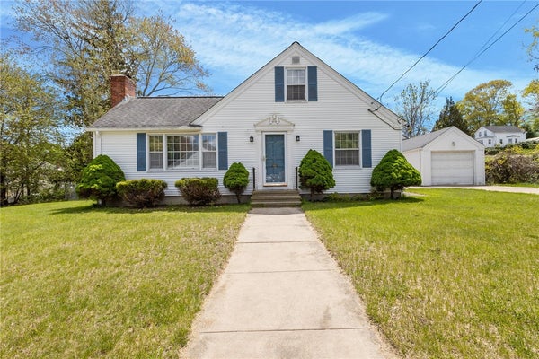 74 YOUNGS AVE, WEST WARWICK, RI 02893 - Image 2b97cc19a1937fa11a01cc4e0d92a731/4170770637