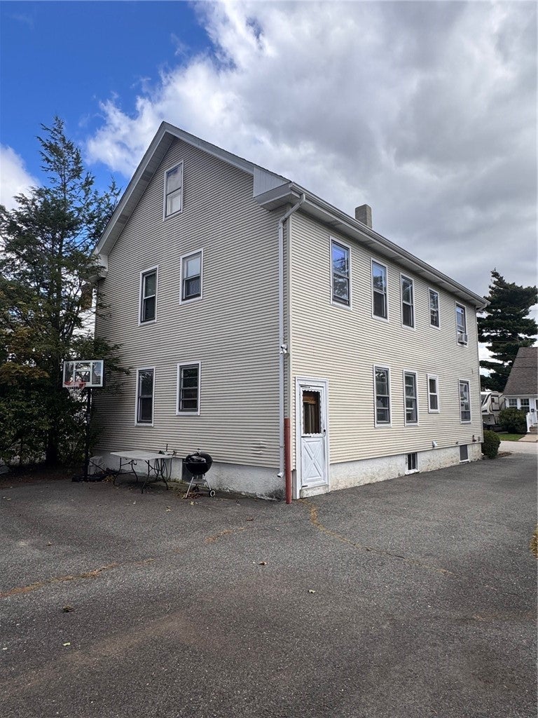 71 Rowe Avenue