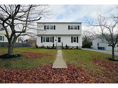 30 Toppa Boulevard Newport RI 02840