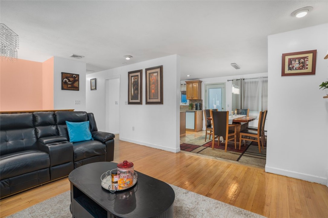 3 Vineland Avenue