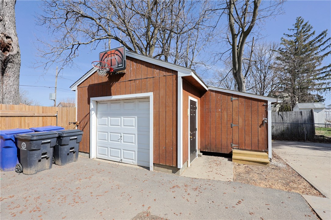 East Providence, Rhode Island 02914, United States, 6 Bedrooms Bedrooms, ,3 BathroomsBathrooms,Residential,Pending,100197