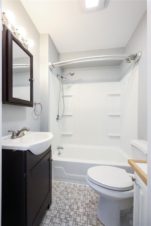 East Providence, Rhode Island 02914, United States, 6 Bedrooms Bedrooms, ,3 BathroomsBathrooms,Residential,Pending,100197