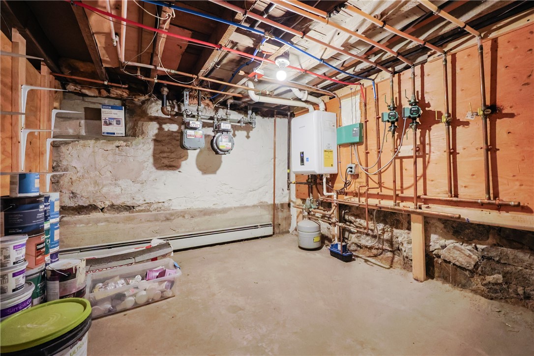 East Providence, Rhode Island 02914, United States, 6 Bedrooms Bedrooms, ,3 BathroomsBathrooms,Residential,Pending,100197