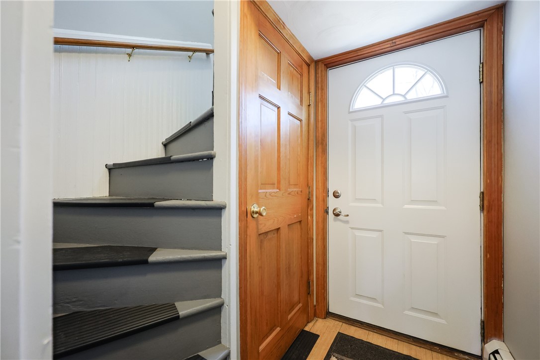 East Providence, Rhode Island 02914, United States, 6 Bedrooms Bedrooms, ,3 BathroomsBathrooms,Residential,Pending,100197