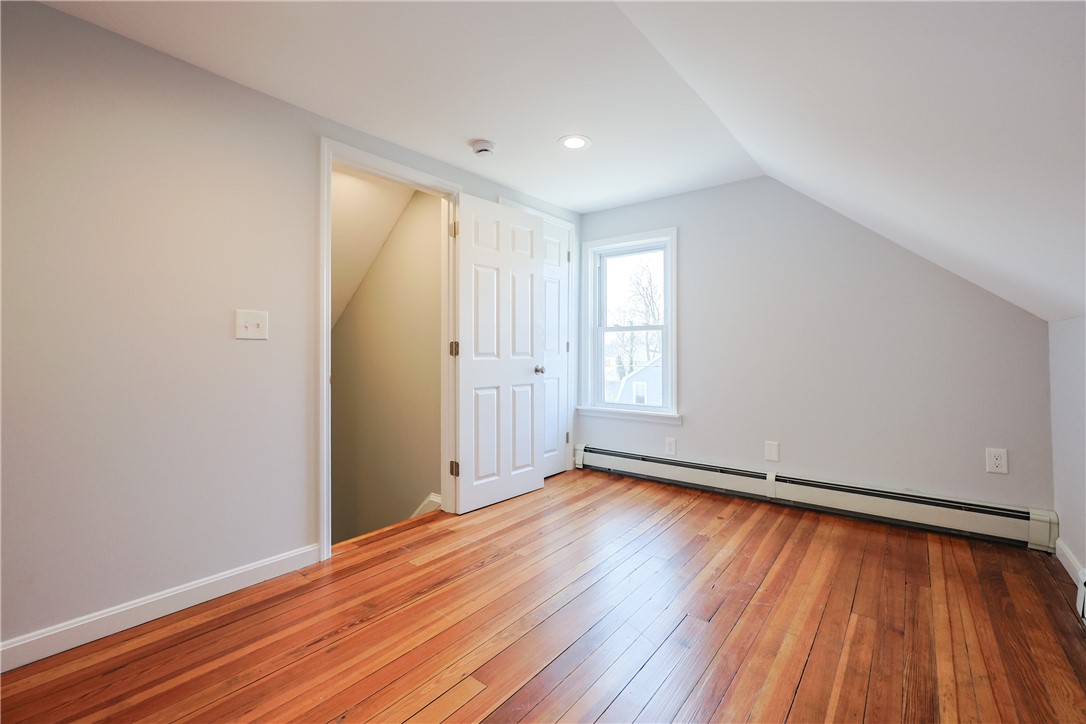 East Providence, Rhode Island 02914, United States, 6 Bedrooms Bedrooms, ,3 BathroomsBathrooms,Residential,Pending,100197