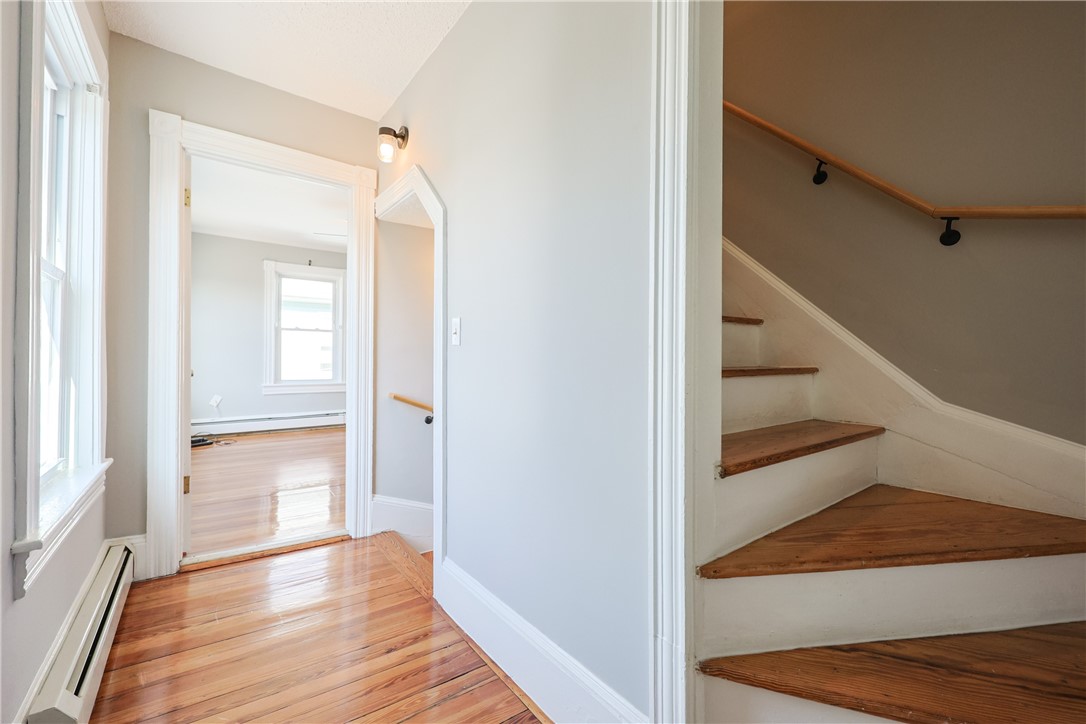 East Providence, Rhode Island 02914, United States, 6 Bedrooms Bedrooms, ,3 BathroomsBathrooms,Residential,Pending,100197