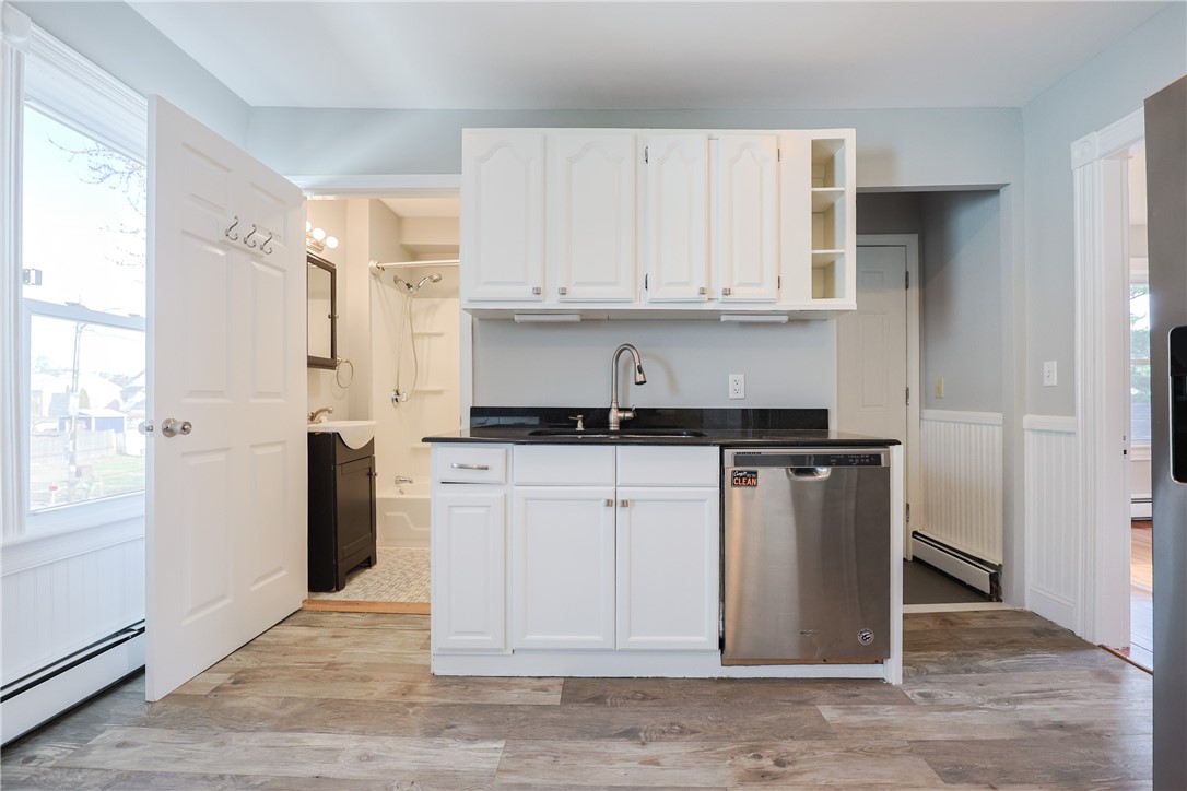 East Providence, Rhode Island 02914, United States, 6 Bedrooms Bedrooms, ,3 BathroomsBathrooms,Residential,Pending,100197