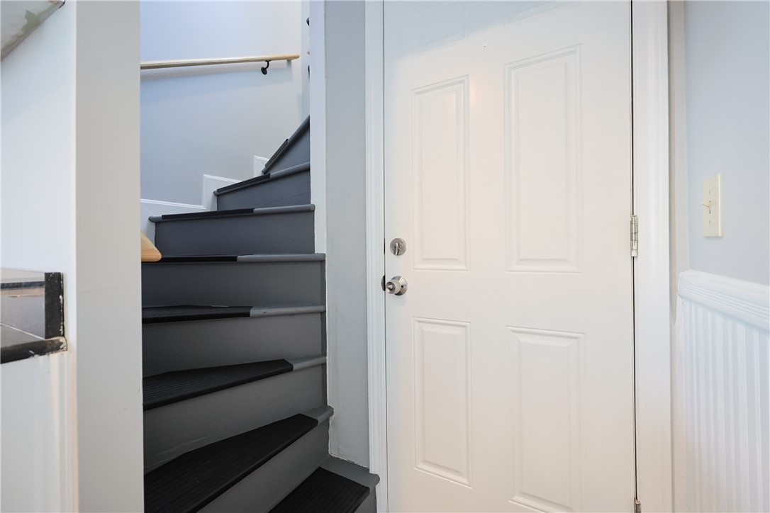 East Providence, Rhode Island 02914, United States, 6 Bedrooms Bedrooms, ,3 BathroomsBathrooms,Residential,Pending,100197