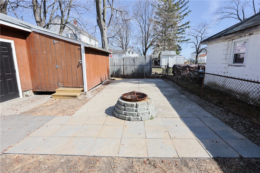 East Providence, Rhode Island 02914, United States, 6 Bedrooms Bedrooms, ,3 BathroomsBathrooms,Residential,Pending,100197