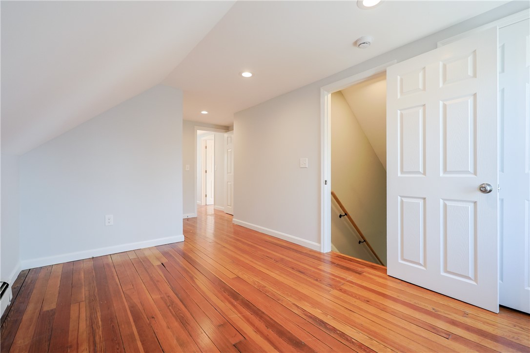 East Providence, Rhode Island 02914, United States, 6 Bedrooms Bedrooms, ,3 BathroomsBathrooms,Residential,Pending,100197