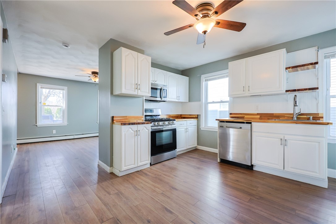 East Providence, Rhode Island 02914, United States, 6 Bedrooms Bedrooms, ,3 BathroomsBathrooms,Residential,Pending,100197