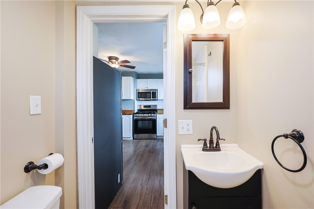 East Providence, Rhode Island 02914, United States, 6 Bedrooms Bedrooms, ,3 BathroomsBathrooms,Residential,Pending,100197