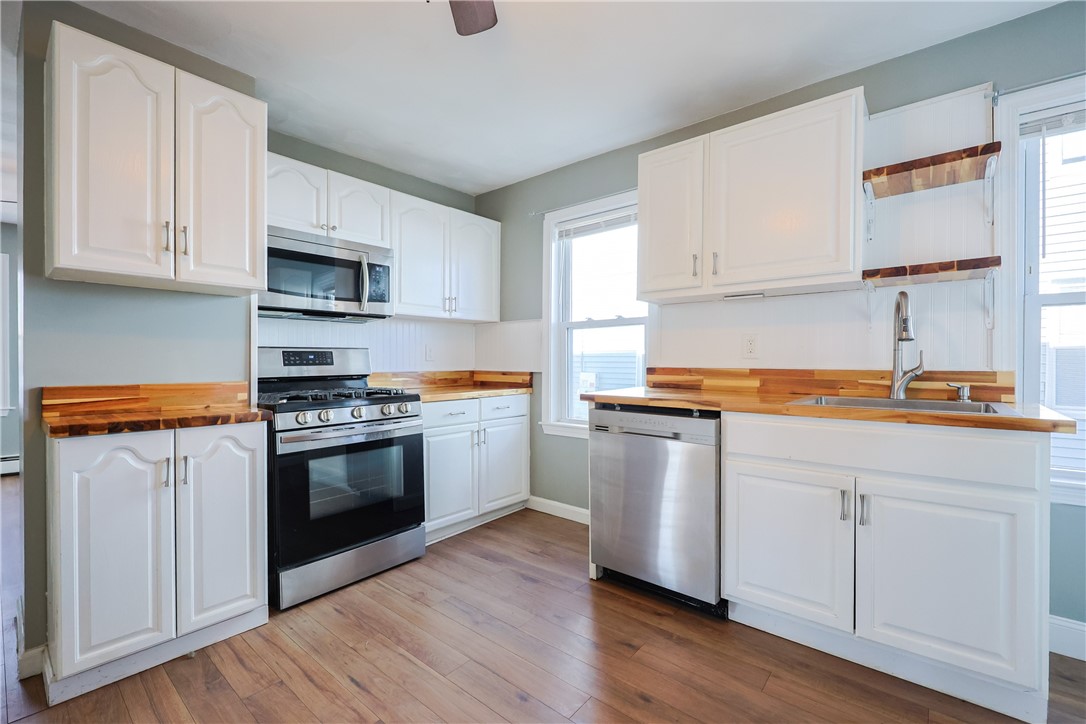 East Providence, Rhode Island 02914, United States, 6 Bedrooms Bedrooms, ,3 BathroomsBathrooms,Residential,Pending,100197