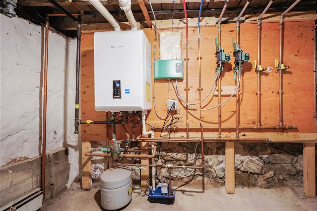 East Providence, Rhode Island 02914, United States, 6 Bedrooms Bedrooms, ,3 BathroomsBathrooms,Residential,Pending,100197