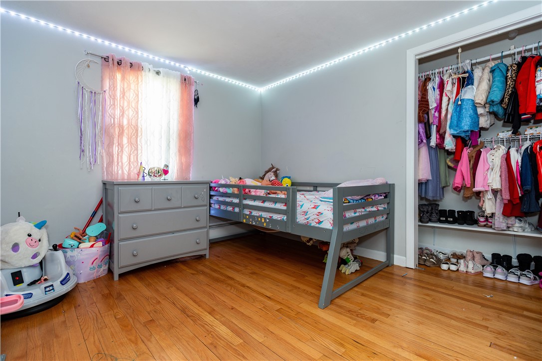 Cranston, Rhode Island 02920, United States, 3 Bedrooms Bedrooms, ,1 BathroomBathrooms,Residential,Active,153187