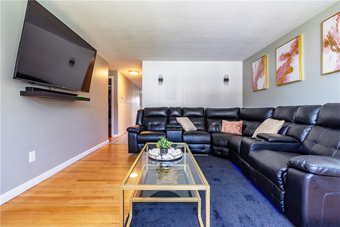 Cranston, Rhode Island 02920, United States, 3 Bedrooms Bedrooms, ,1 BathroomBathrooms,Residential,Active,153187