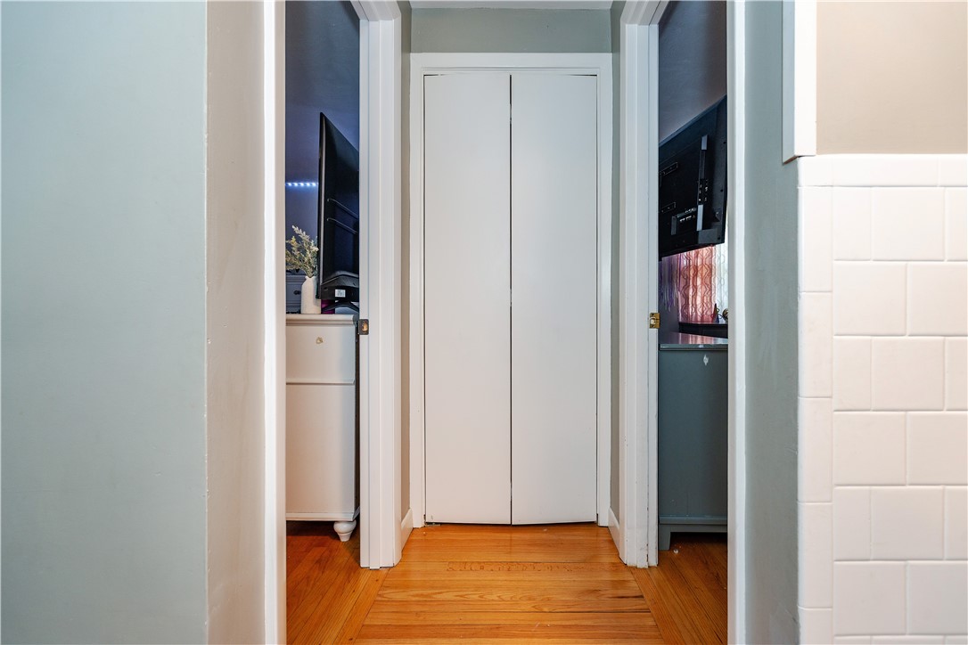 Cranston, Rhode Island 02920, United States, 3 Bedrooms Bedrooms, ,1 BathroomBathrooms,Residential,Active,153187