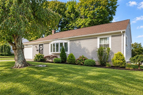 14 SALEM DR, NORTH PROVIDENCE, RI 02904 - Image 2d2139f9f560d0168c73dffbced37711/2893245032