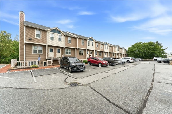 3399 POST RD APT 13, WARWICK, RI 02886 - Image 2d63a3b2adf2abb8430077e90c6107c5/4029648535