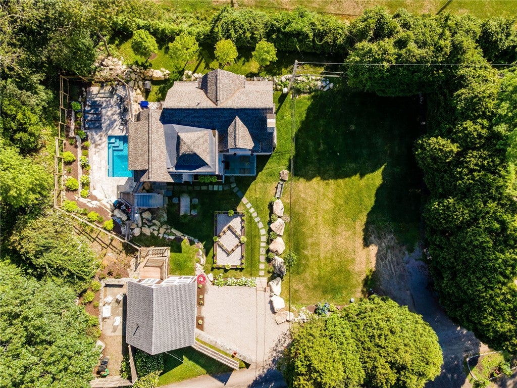 17 East Hills Road 19