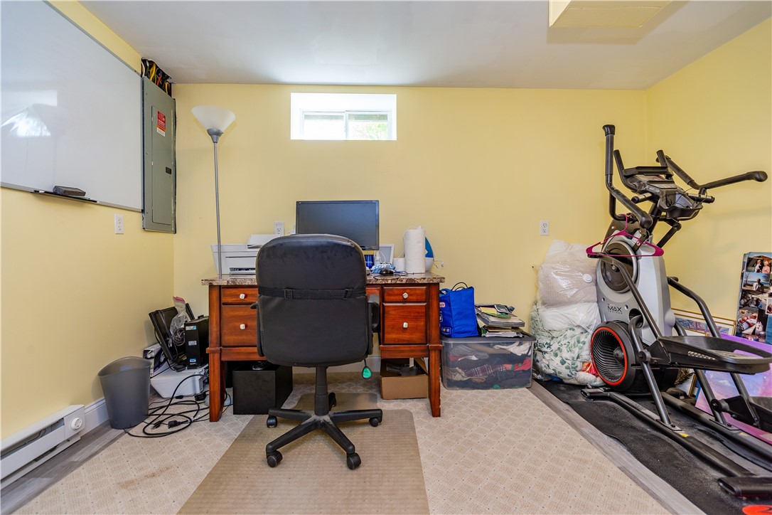 Warwick, Rhode Island 02886, United States, 3 Bedrooms Bedrooms, ,2 BathroomsBathrooms,Residential,Pending,182150