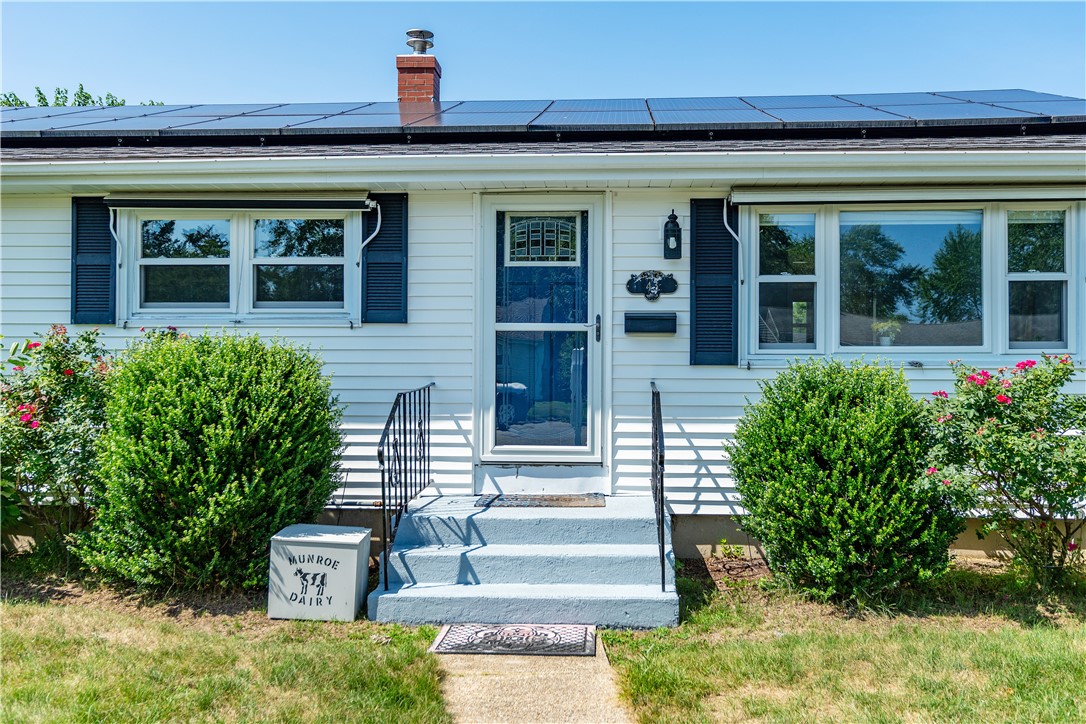 Warwick, Rhode Island 02886, United States, 3 Bedrooms Bedrooms, ,2 BathroomsBathrooms,Residential,Pending,182150