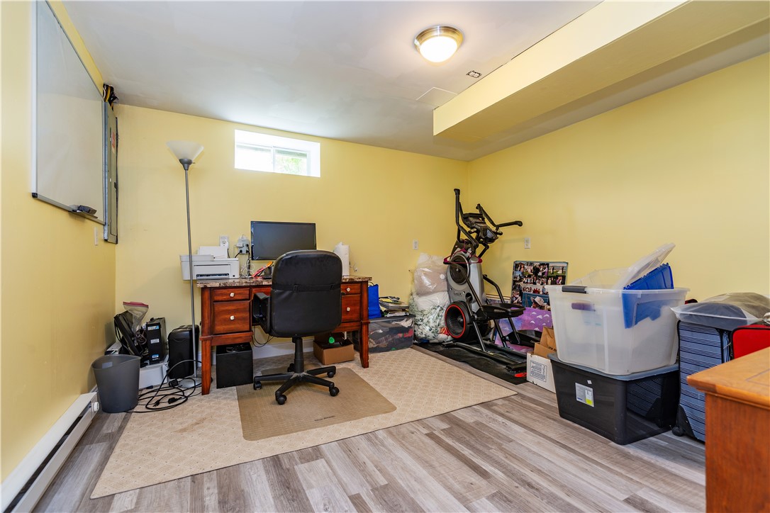 Warwick, Rhode Island 02886, United States, 3 Bedrooms Bedrooms, ,2 BathroomsBathrooms,Residential,Pending,182150