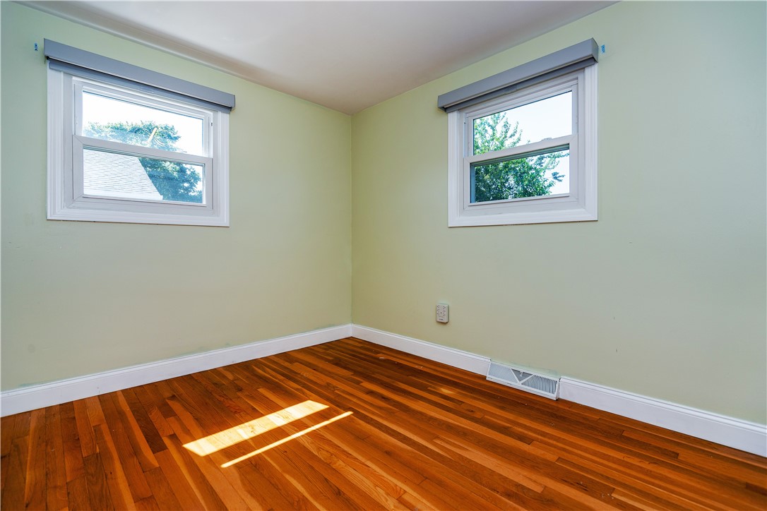 Warwick, Rhode Island 02886, United States, 3 Bedrooms Bedrooms, ,2 BathroomsBathrooms,Residential,Pending,182150