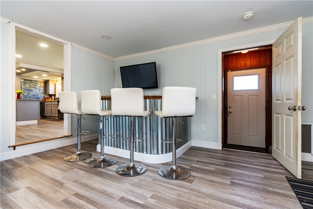 Warwick, Rhode Island 02886, United States, 3 Bedrooms Bedrooms, ,2 BathroomsBathrooms,Residential,Pending,182150