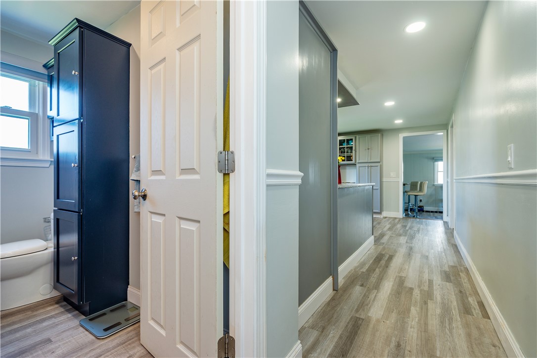 Warwick, Rhode Island 02886, United States, 3 Bedrooms Bedrooms, ,2 BathroomsBathrooms,Residential,Pending,182150