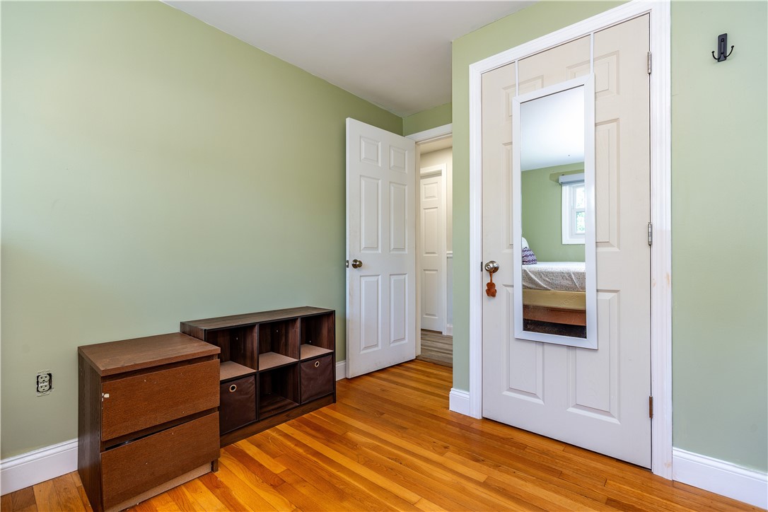 Warwick, Rhode Island 02886, United States, 3 Bedrooms Bedrooms, ,2 BathroomsBathrooms,Residential,Pending,182150