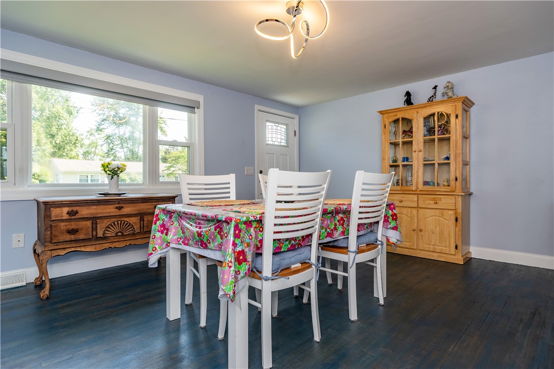 Warwick, Rhode Island 02886, United States, 3 Bedrooms Bedrooms, ,2 BathroomsBathrooms,Residential,Pending,182150