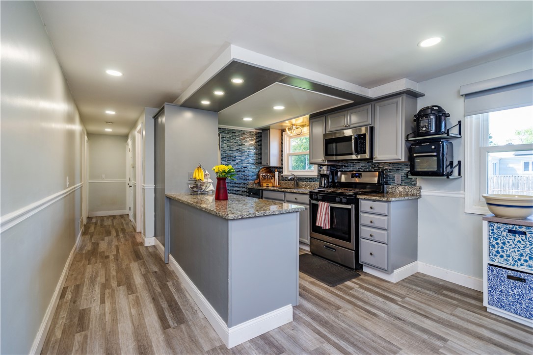 Warwick, Rhode Island 02886, United States, 3 Bedrooms Bedrooms, ,2 BathroomsBathrooms,Residential,Pending,182150