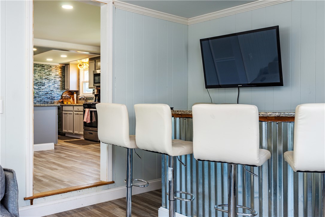 Warwick, Rhode Island 02886, United States, 3 Bedrooms Bedrooms, ,2 BathroomsBathrooms,Residential,Pending,182150