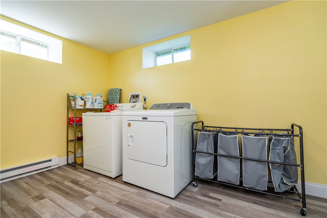 Warwick, Rhode Island 02886, United States, 3 Bedrooms Bedrooms, ,2 BathroomsBathrooms,Residential,Pending,182150