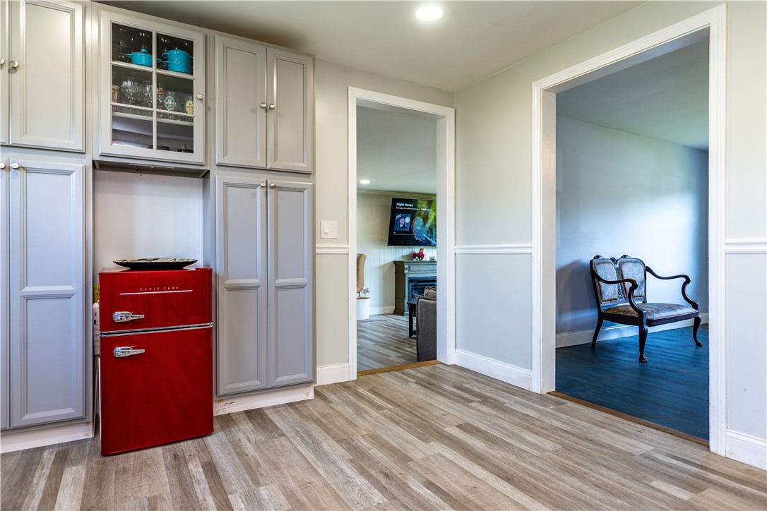 Warwick, Rhode Island 02886, United States, 3 Bedrooms Bedrooms, ,2 BathroomsBathrooms,Residential,Pending,182150