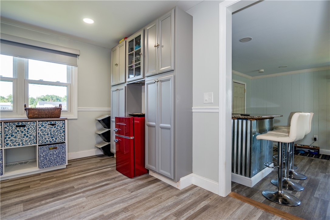 Warwick, Rhode Island 02886, United States, 3 Bedrooms Bedrooms, ,2 BathroomsBathrooms,Residential,Pending,182150