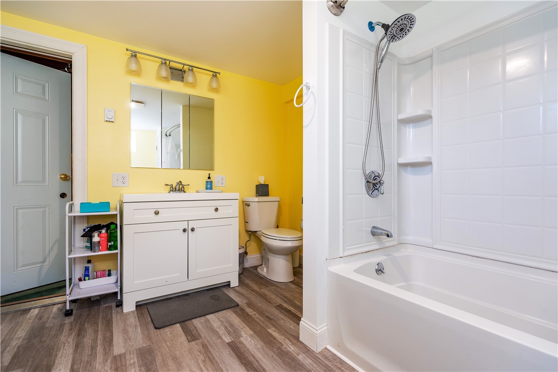 Warwick, Rhode Island 02886, United States, 3 Bedrooms Bedrooms, ,2 BathroomsBathrooms,Residential,Pending,182150