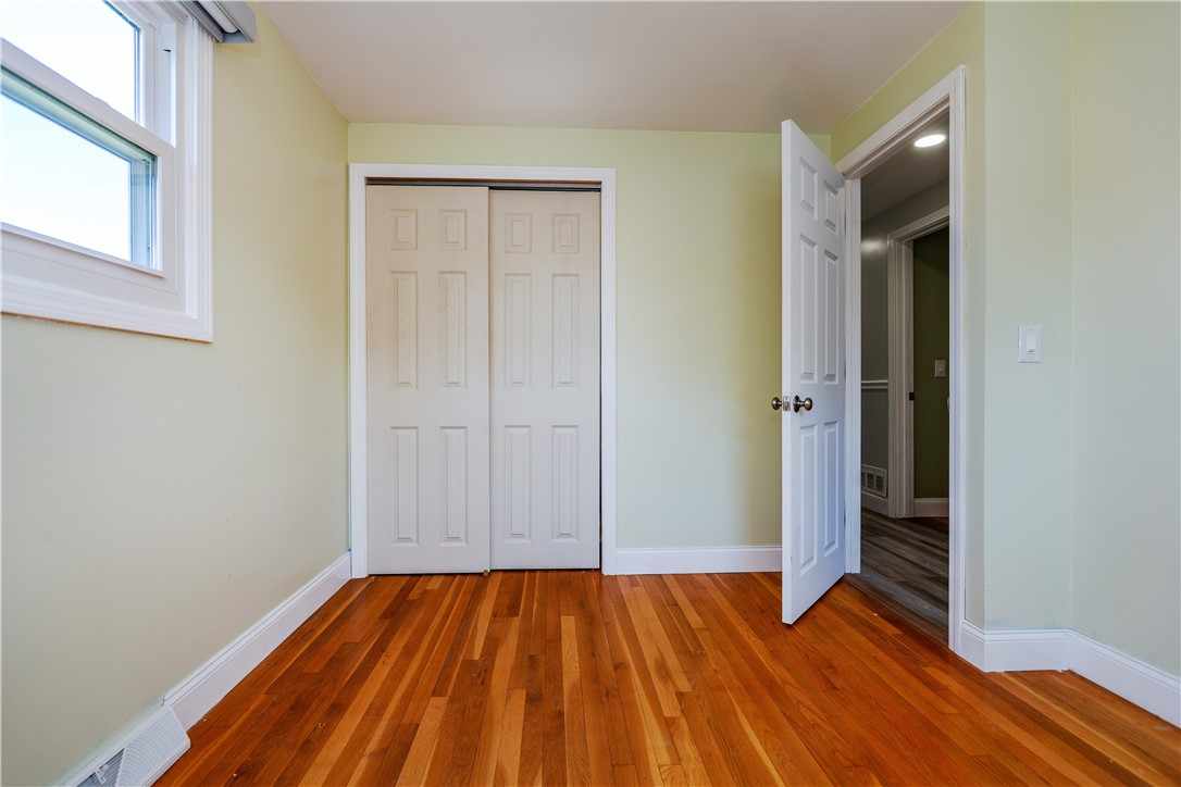 Warwick, Rhode Island 02886, United States, 3 Bedrooms Bedrooms, ,2 BathroomsBathrooms,Residential,Pending,182150