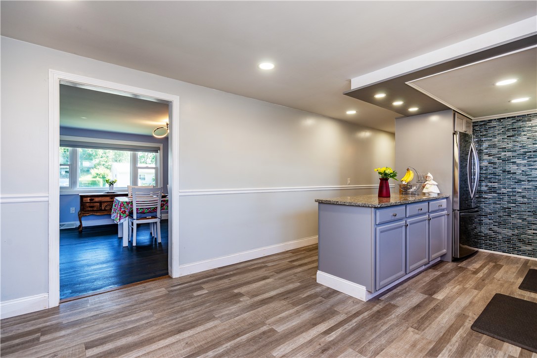 Warwick, Rhode Island 02886, United States, 3 Bedrooms Bedrooms, ,2 BathroomsBathrooms,Residential,Pending,182150