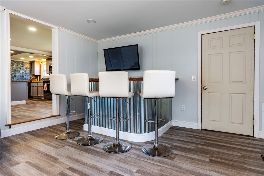 Warwick, Rhode Island 02886, United States, 3 Bedrooms Bedrooms, ,2 BathroomsBathrooms,Residential,Pending,182150