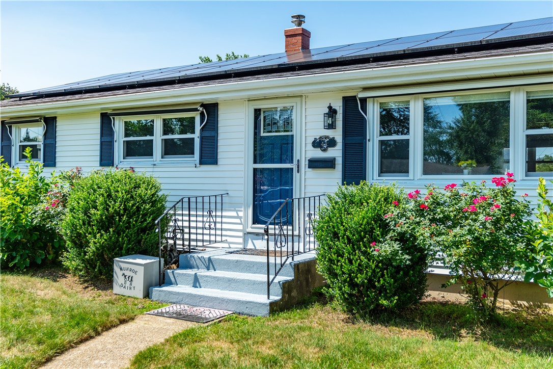 Warwick, Rhode Island 02886, United States, 3 Bedrooms Bedrooms, ,2 BathroomsBathrooms,Residential,Pending,182150