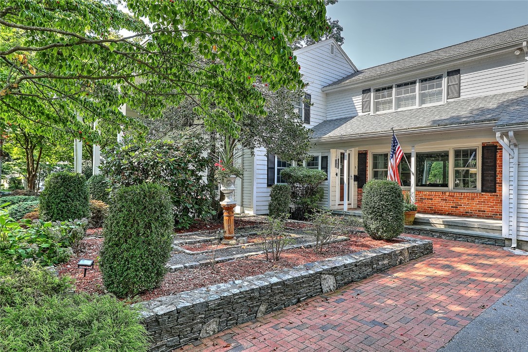 8 Tallwood Drive