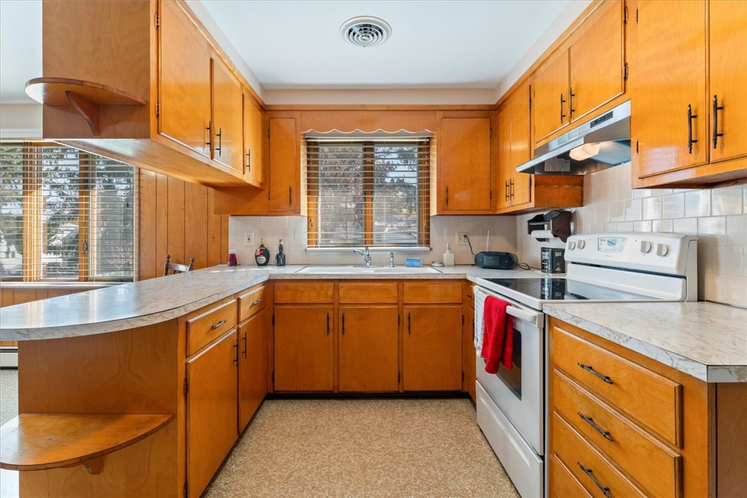 Cranston, Rhode Island 02920, United States, 3 Bedrooms Bedrooms, ,1 BathroomBathrooms,Residential,Active,31469