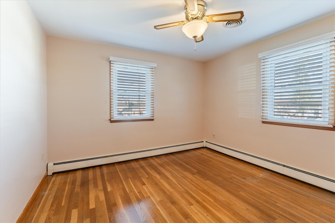 Cranston, Rhode Island 02920, United States, 3 Bedrooms Bedrooms, ,1 BathroomBathrooms,Residential,Active,31469