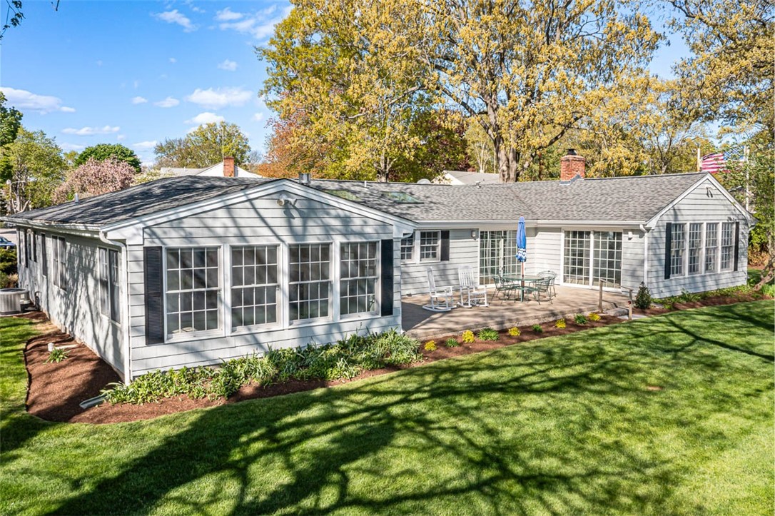 33 Meadowbrook Drive