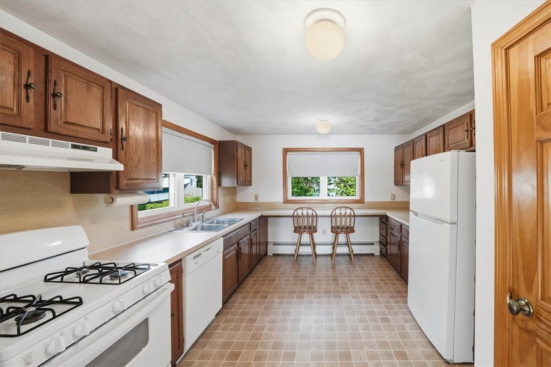265 Grand View Dr, Warwick, RI, 02886, USA, 3 Bedrooms Bedrooms, ,3 BathroomsBathrooms,Residential,Contingent,265 Grand View Dr,1416484