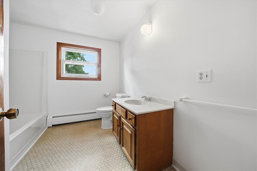 265 Grand View Dr, Warwick, RI, 02886, USA, 3 Bedrooms Bedrooms, ,3 BathroomsBathrooms,Residential,Contingent,265 Grand View Dr,1416484