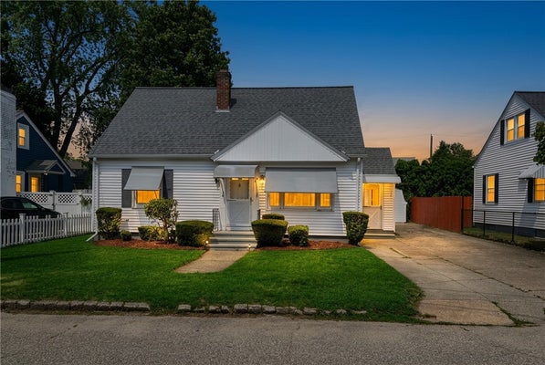 181 FIAT AVE, CRANSTON, RI 02910 - Image 2fa9a6c4f02ed5f85a4e5087a9d71d57/1254817615